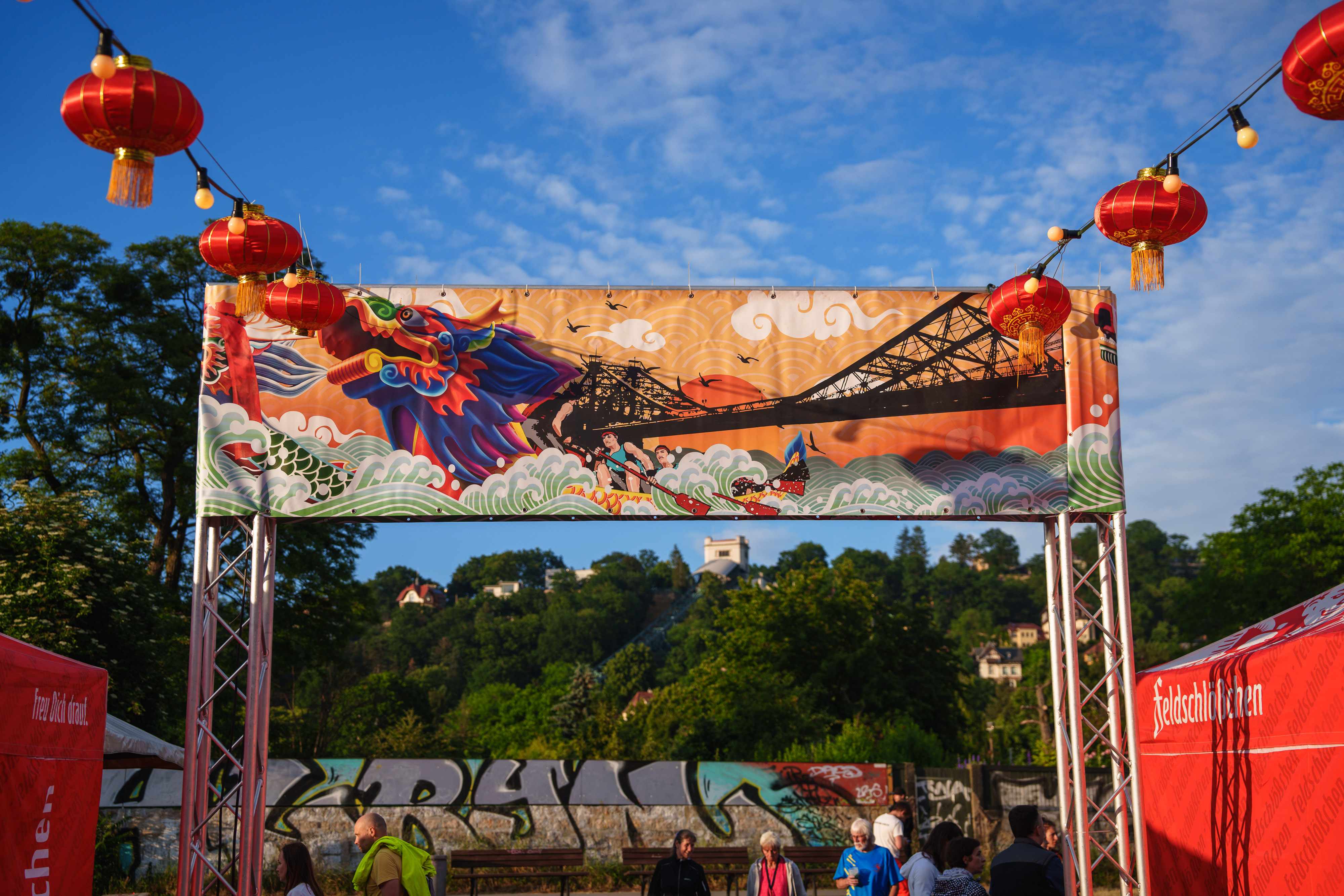  Entrance area of ​​the Dragon Boat Festival with painted banner