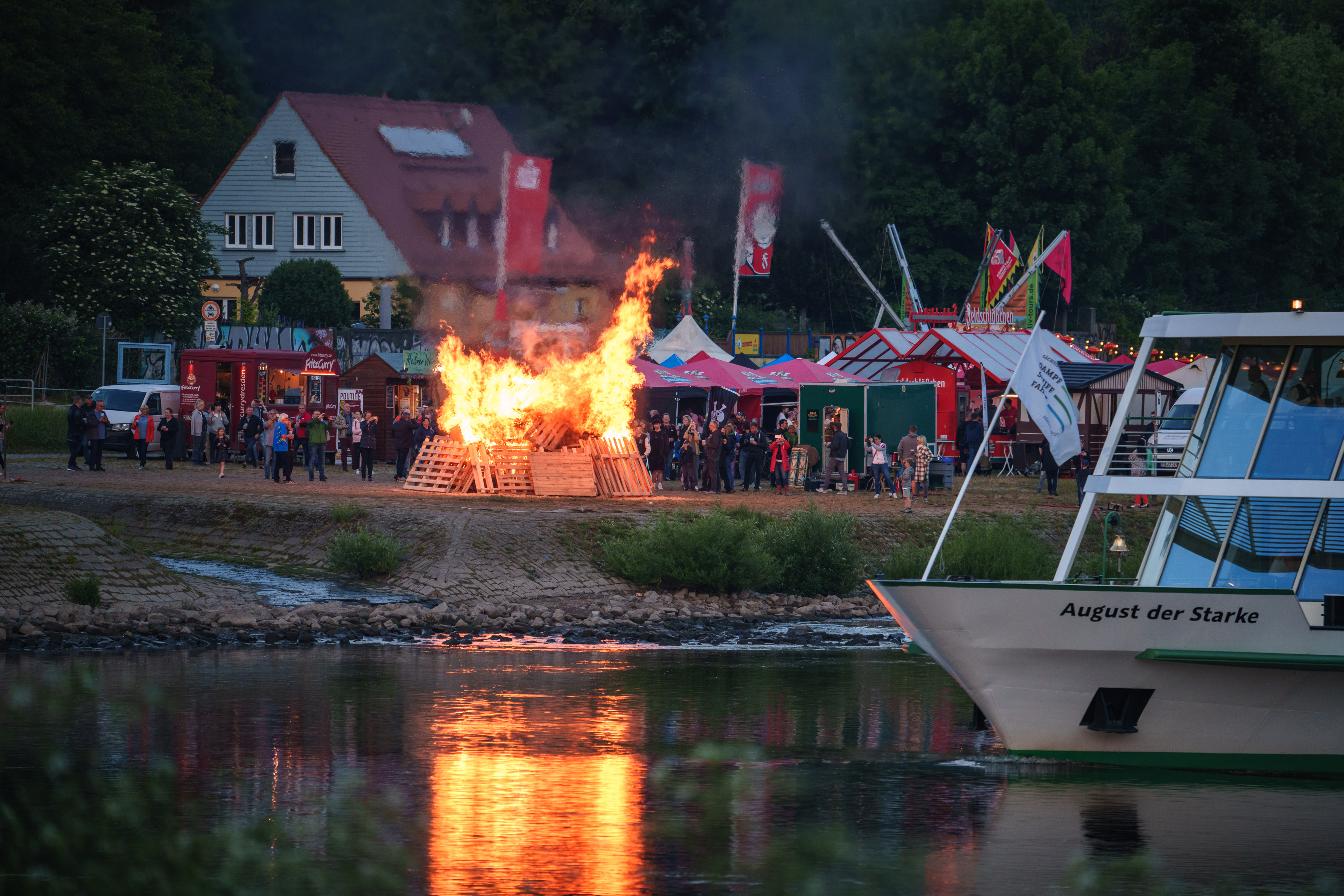  Campers on the Elbe at the Dragon Boat Festival at dusk